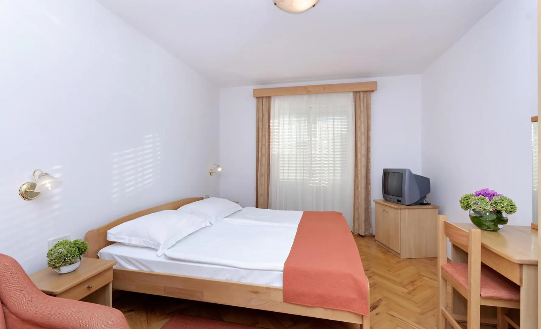 לופאר Hotel Epario