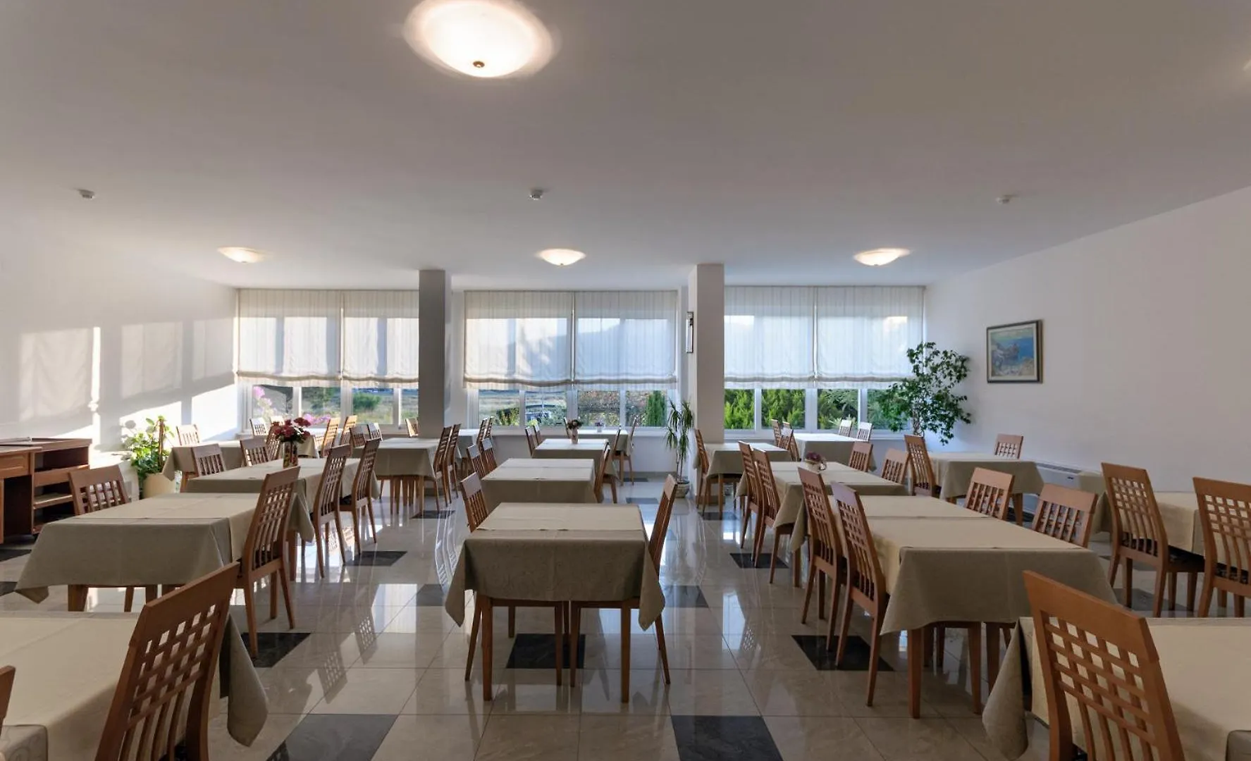 לופאר Hotel Epario 3*,