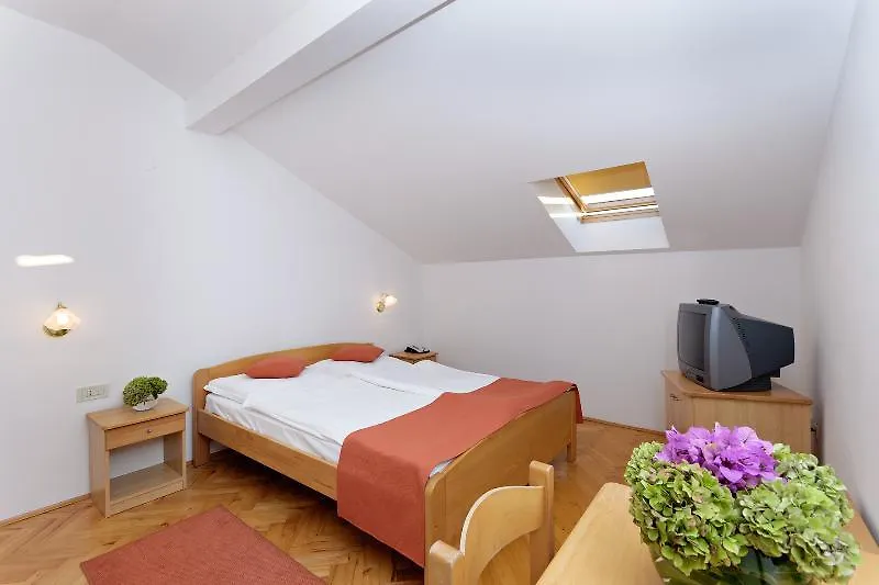 לופאר Hotel Epario 3*,  קרואטיה